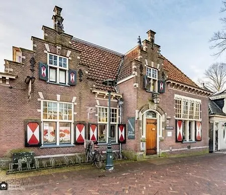 House With Lots Of Character And Holiday home